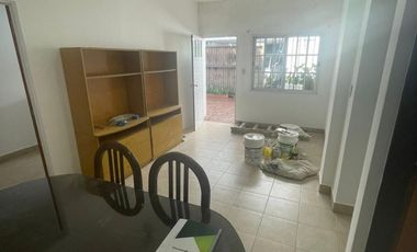 Interesante inmueble ideal inversion. CASA PA + 2 LOCALES EN PB + DEPTO INTERNO