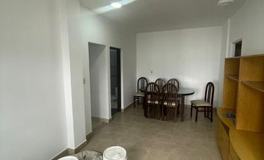 Interesante inmueble ideal inversion. CASA PA + 2 LOCALES EN PB + DEPTO INTERNO