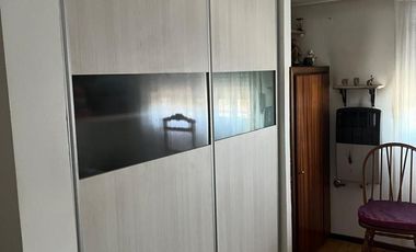 Interesante inmueble ideal inversion. CASA PA + 2 LOCALES EN PB + DEPTO INTERNO