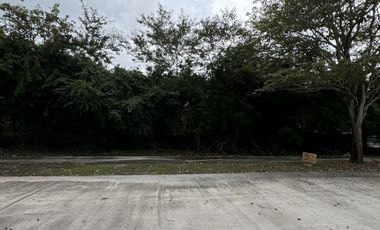 Terreno en Venta en el Yucatán Country Club, Privada Xtacay. Hasta 12 MSI