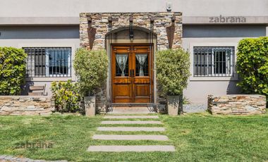 Venta Casa en Benavidez- Quincho-Pileta-Parque