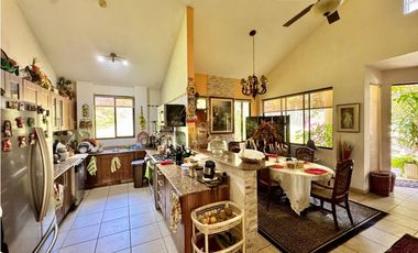 VENTA CASA EN ALTOS DEL MARA MONTAÑA