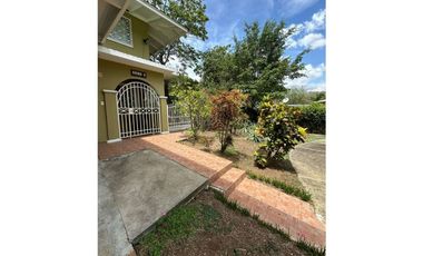 VENTA CASA CON EN CLAYTON BALBOA ANCON 3rec CV