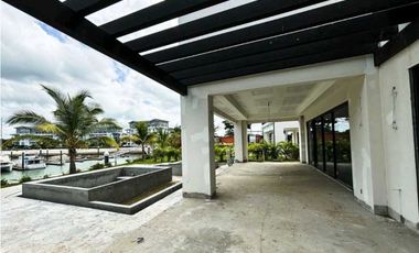 Se vende casa en Buenaventura - Rio Hato Panamá.
