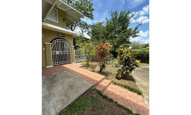BALBOA / ANCON / 495 M2 / 5 HABITACION / TERRAZA / BODEGA / 4 PARKING