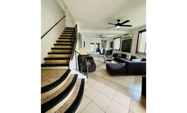 BALBOA / ANCON / 495 M2 / 5 HABITACION / TERRAZA / BODEGA / 4 PARKING
