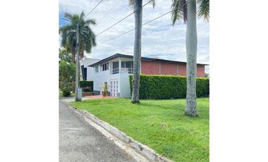 VENTA CASA EN CONJUNTO RESIDENCIAL RANCHO CHICO ANDALUCA VALLE.