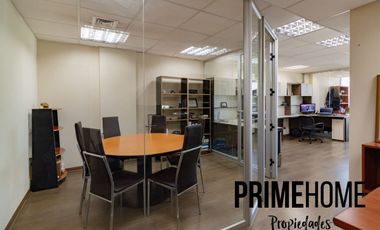 Amplia oficina amoblada con insuperable vista en pleno Providencia