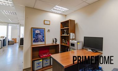 Amplia oficina amoblada con insuperable vista en pleno Providencia