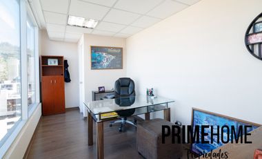 Amplia oficina amoblada con insuperable vista en pleno Providencia