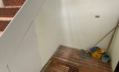 CASA EN VENTA EN NEPAL/CHINCHINA