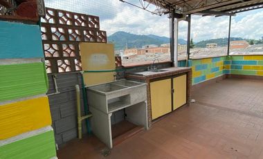 CASA EN VENTA EN NEPAL/CHINCHINA