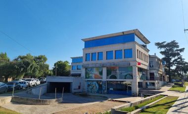 Local Av. Laplace  360m2, seguridad y estacionamiento exclusivo