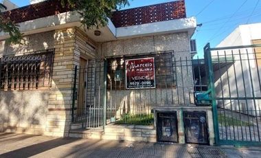 CASA PH AL FRENTE EN EXCELENTE ESTADO