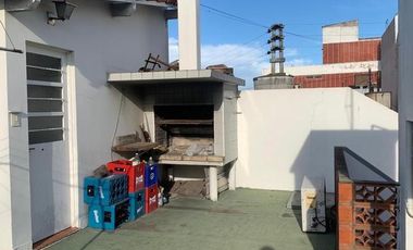 CASA PH AL FRENTE EN EXCELENTE ESTADO