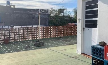 CASA PH AL FRENTE EN EXCELENTE ESTADO