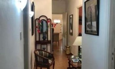 Chalet construido sobre lote de 8,66 x 23,04