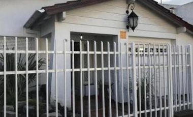 Chalet construido sobre lote de 8,66 x 23,04