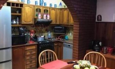 Chalet construido sobre lote de 8,66 x 23,04