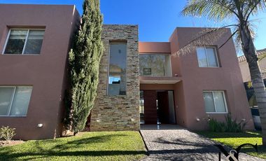 Casa en Venta en San Isidro Labrador al golf