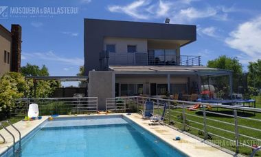 Casa en venta/alquiler al río en San Benito!