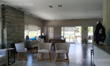 Casa en venta/alquiler al río en San Benito!