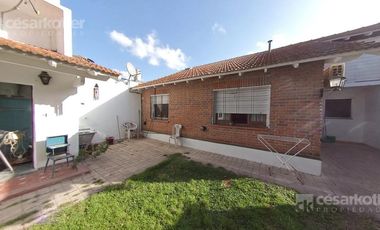 Consulte apto crédito - 2 dormitorios, cochera y jardin
