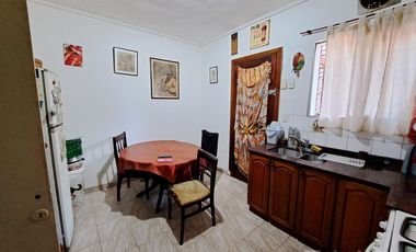 Consulte apto crédito - 2 dormitorios, cochera y jardin