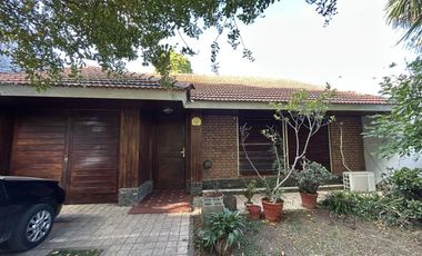Consulte apto crédito - 2 dormitorios, cochera y jardin