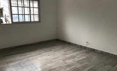 Venta PH en Lanús Este Tipo Casa de 2 y 3 ambientes con Patio Totalmente Reciclados