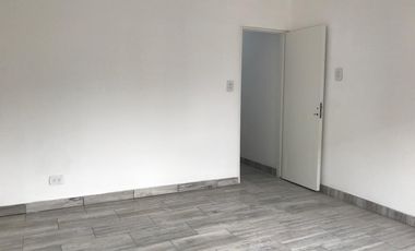Venta PH en Lanús Este Tipo Casa de 2 y 3 ambientes con Patio Totalmente Reciclados