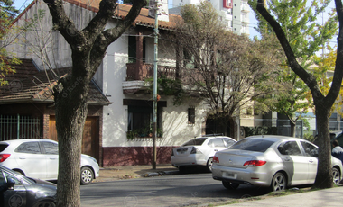 Casa en venta, 4 ambientes, en quilmes centro, amplia cochera
