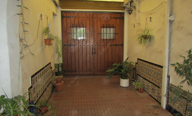 Casa en venta, 4 ambientes, en quilmes centro, amplia cochera