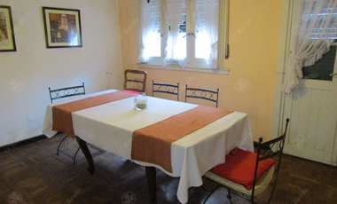 Casa en venta, 4 ambientes, en quilmes centro, amplia cochera