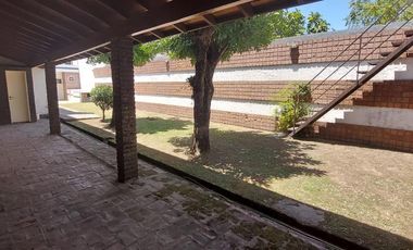 Importante residencia de 5 ambientes – Morón Sur