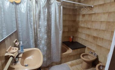 Importante residencia de 5 ambientes – Morón Sur