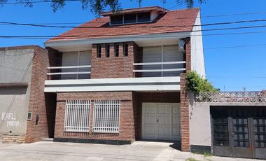 Importante residencia de 5 ambientes – Morón Sur