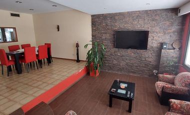 Importante residencia de 5 ambientes – Morón Sur