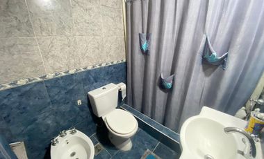 AMPLIA CASA AMERICANA DE 4 AMBIENTES - CASTELAR NORTE
