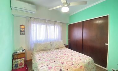 AMPLIA CASA AMERICANA DE 4 AMBIENTES - CASTELAR NORTE
