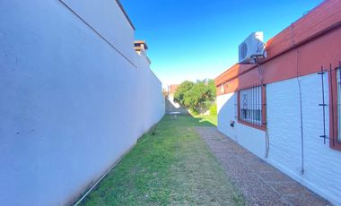 AMPLIA CASA AMERICANA DE 4 AMBIENTES - CASTELAR NORTE