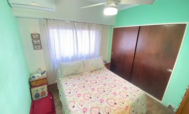 AMPLIA CASA AMERICANA DE 4 AMBIENTES - CASTELAR NORTE