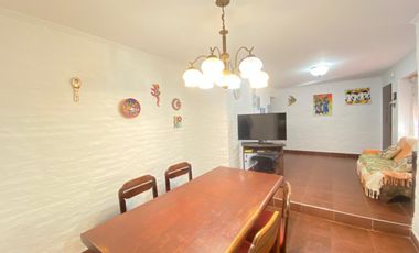 AMPLIA CASA AMERICANA DE 4 AMBIENTES - CASTELAR NORTE