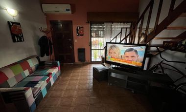 Casa con 5 domitorios con jardín, parrilla y cochera - Wilde