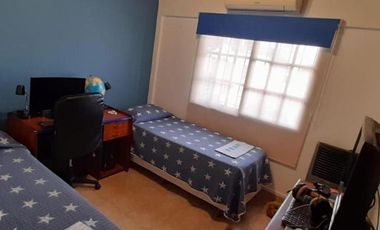 Triplex de 3 ambientes en excelente estado