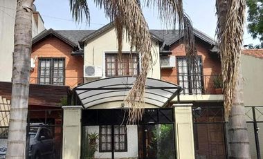 Triplex de 3 ambientes en excelente estado
