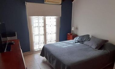 Triplex de 3 ambientes en excelente estado