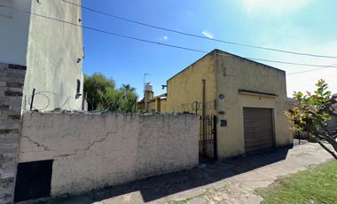 Casa con Local a metros de Avenida Alem!!!  Monte Grande.-