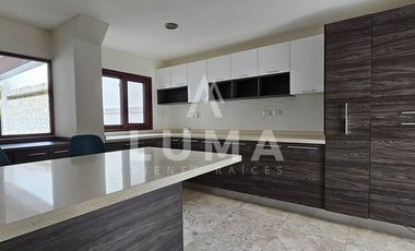 Hermosa casa en venta en colonia Playa Norte