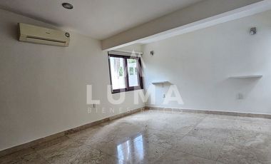 Hermosa casa en venta en colonia Playa Norte